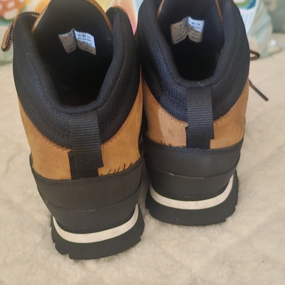 Timberland Kids Brown and Black Boots - Picture 8 of 10